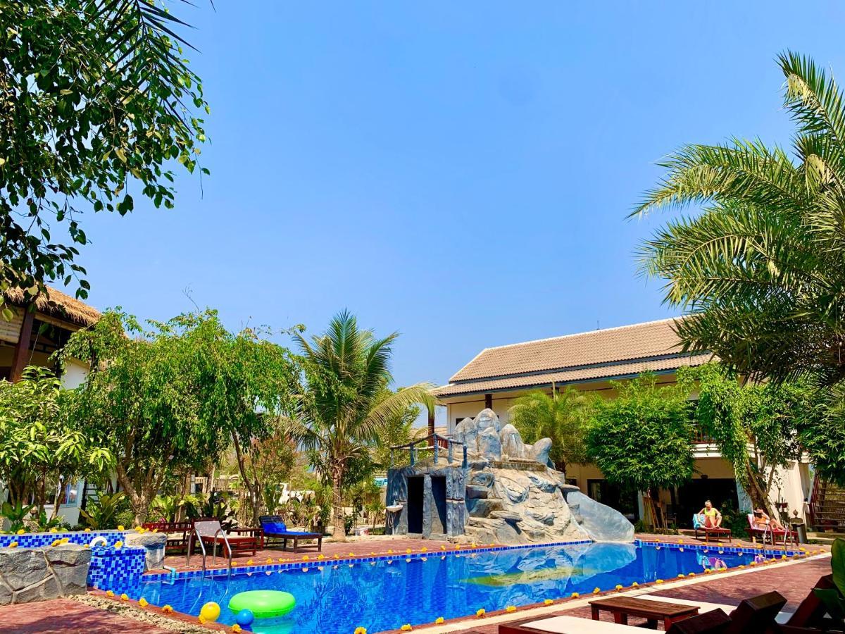 Vang Vieng Savanh Sunset View Resort Exteriör bild